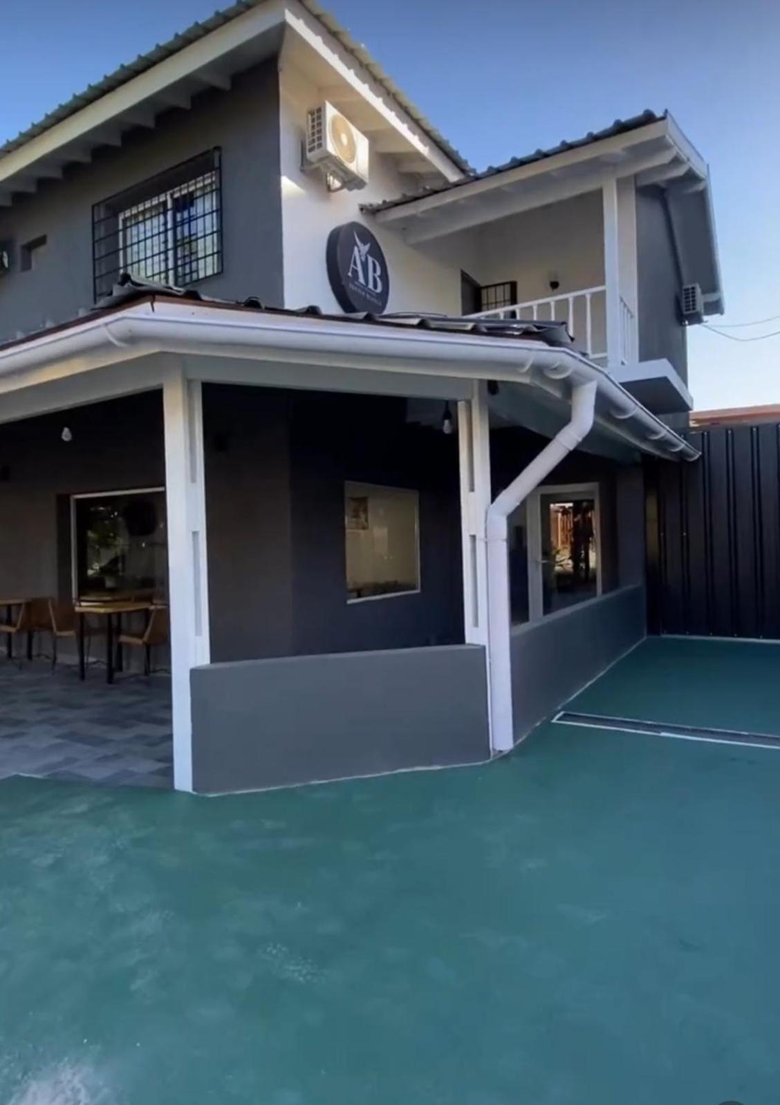 Hotel Aguila Blanca Villa Gesell Exterior foto